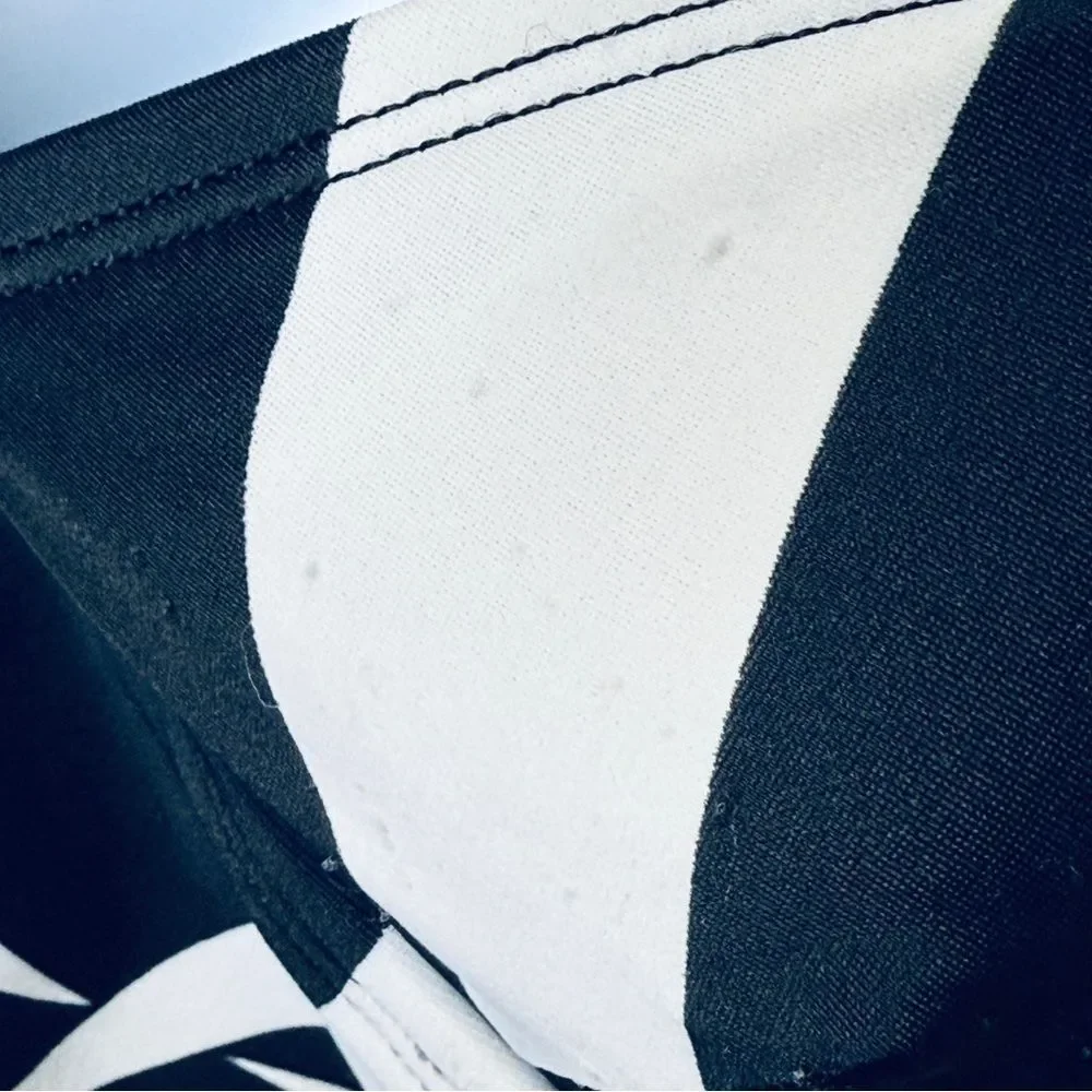 Anne Klein One Piece Abstract Bathing Suit Swimwear Size 10 Black White